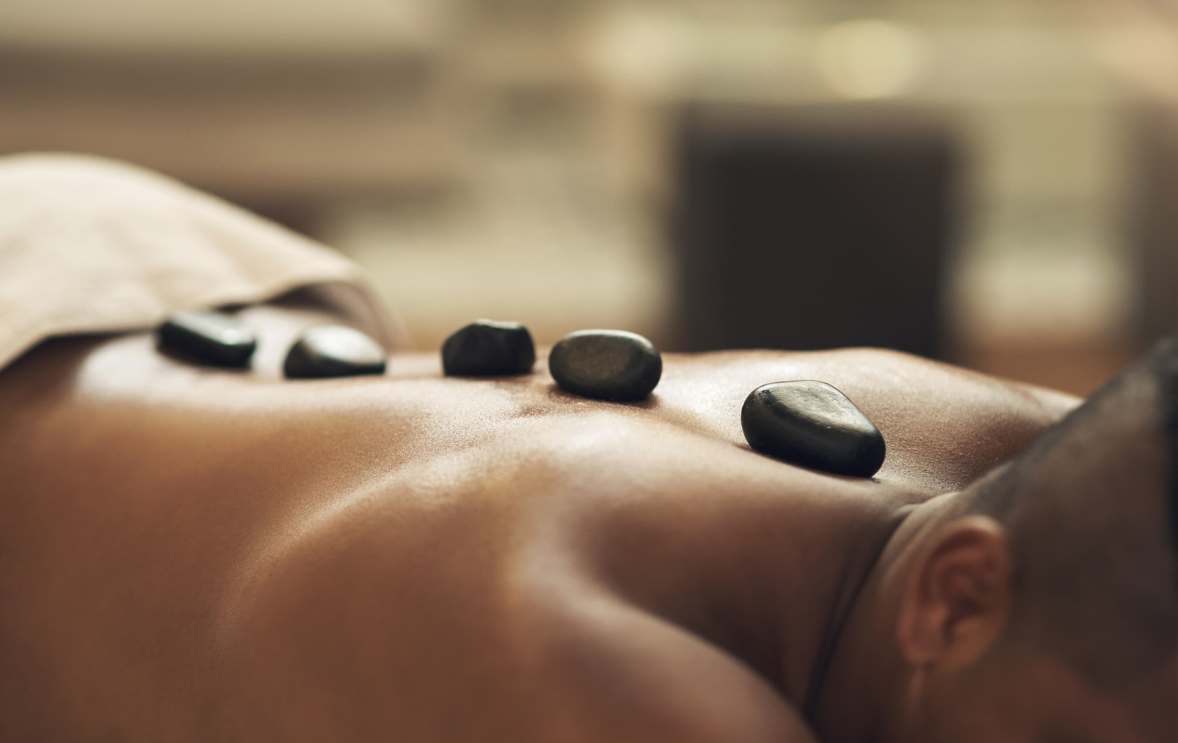 Shiatsu Behandlung in ruhiger Atmosphäre